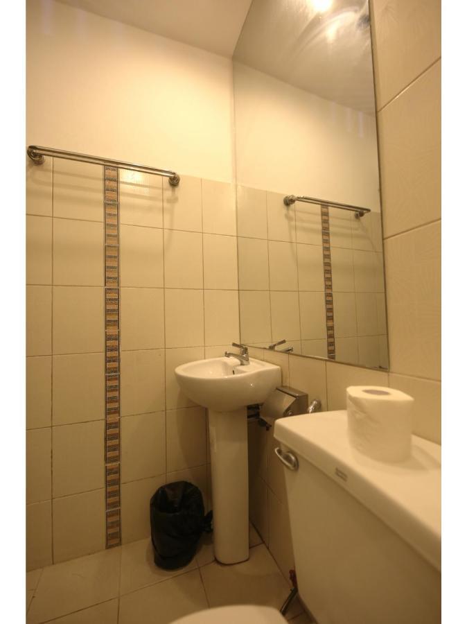 מנילה Oyo 866 Junction Hostels מראה חיצוני תמונה