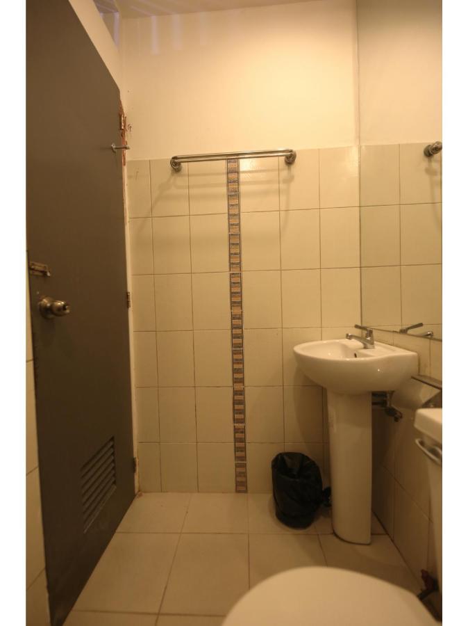 מנילה Oyo 866 Junction Hostels מראה חיצוני תמונה